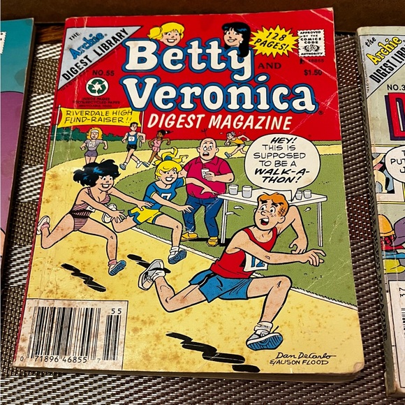 Lot of 2 ARCHIE and 3 BETTY & VERONICA Comic Digest
Magazines - 1992-93 - Picture 2 of 7